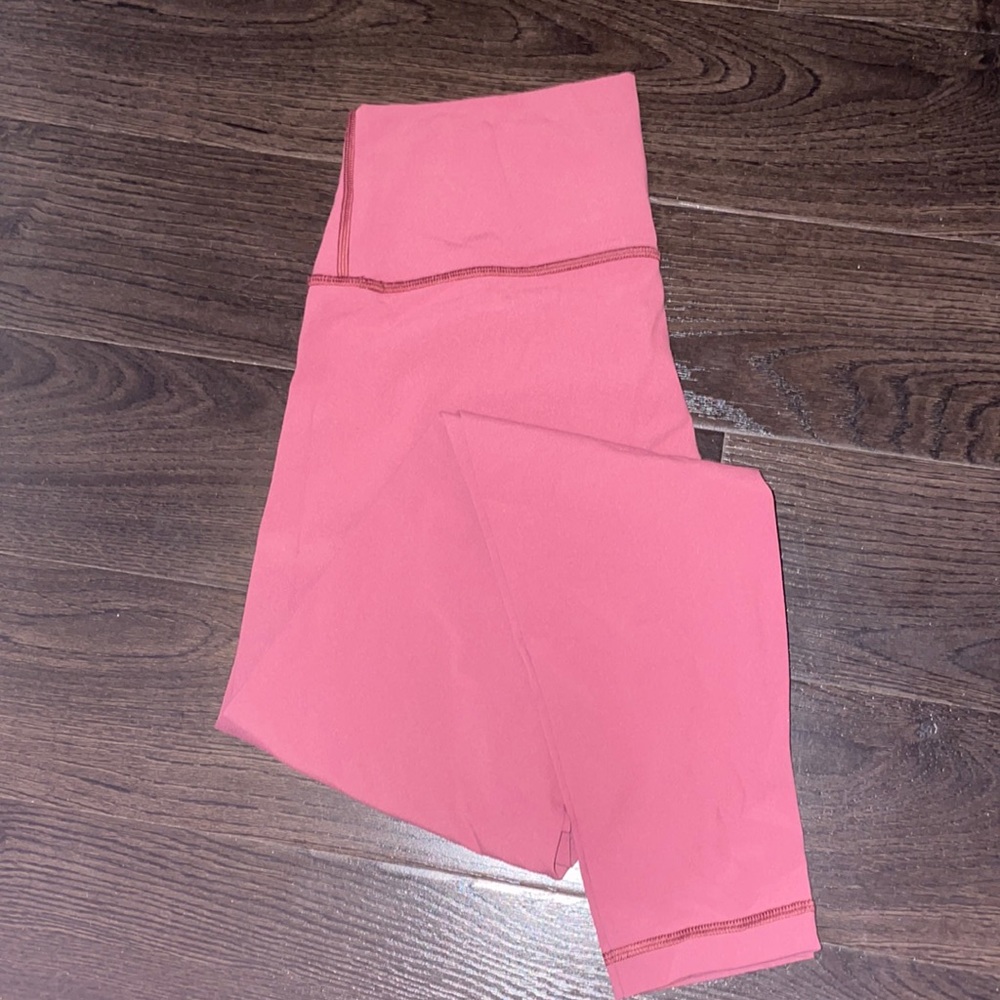 Lululemon wunder under pink leggings size 8